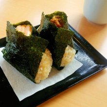 他の写真1: 【業務用】 ＼おにぎり屋さん御用達／ 噛み切れる おにぎり用 国内産 焼海苔 半切200食 おにぎり200個分！
