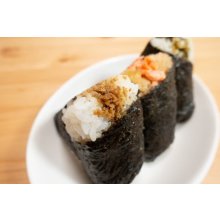 他の写真3: しっとり海苔の直巻きおにぎりと美味しい磯辺巻き用 のり屋の焼海苔 三切30枚入×5袋